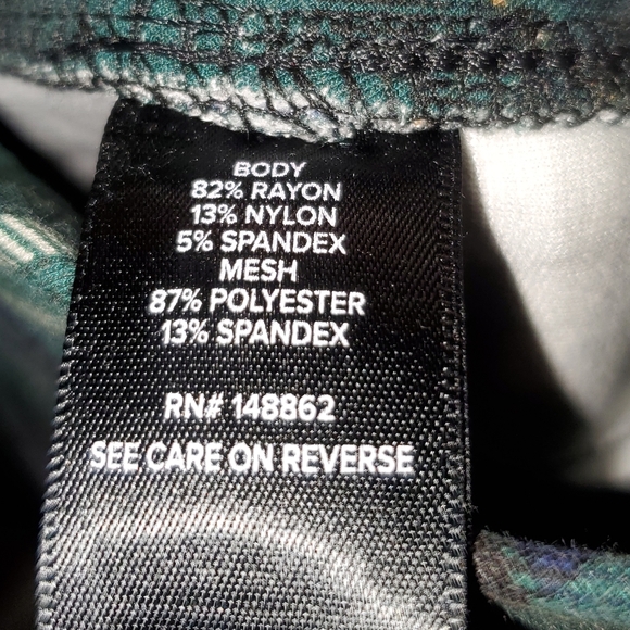 Torrid EUC Green Plaid PIXIE Pants Sz 1R (14/16 Regular) - Picture 4 of 5